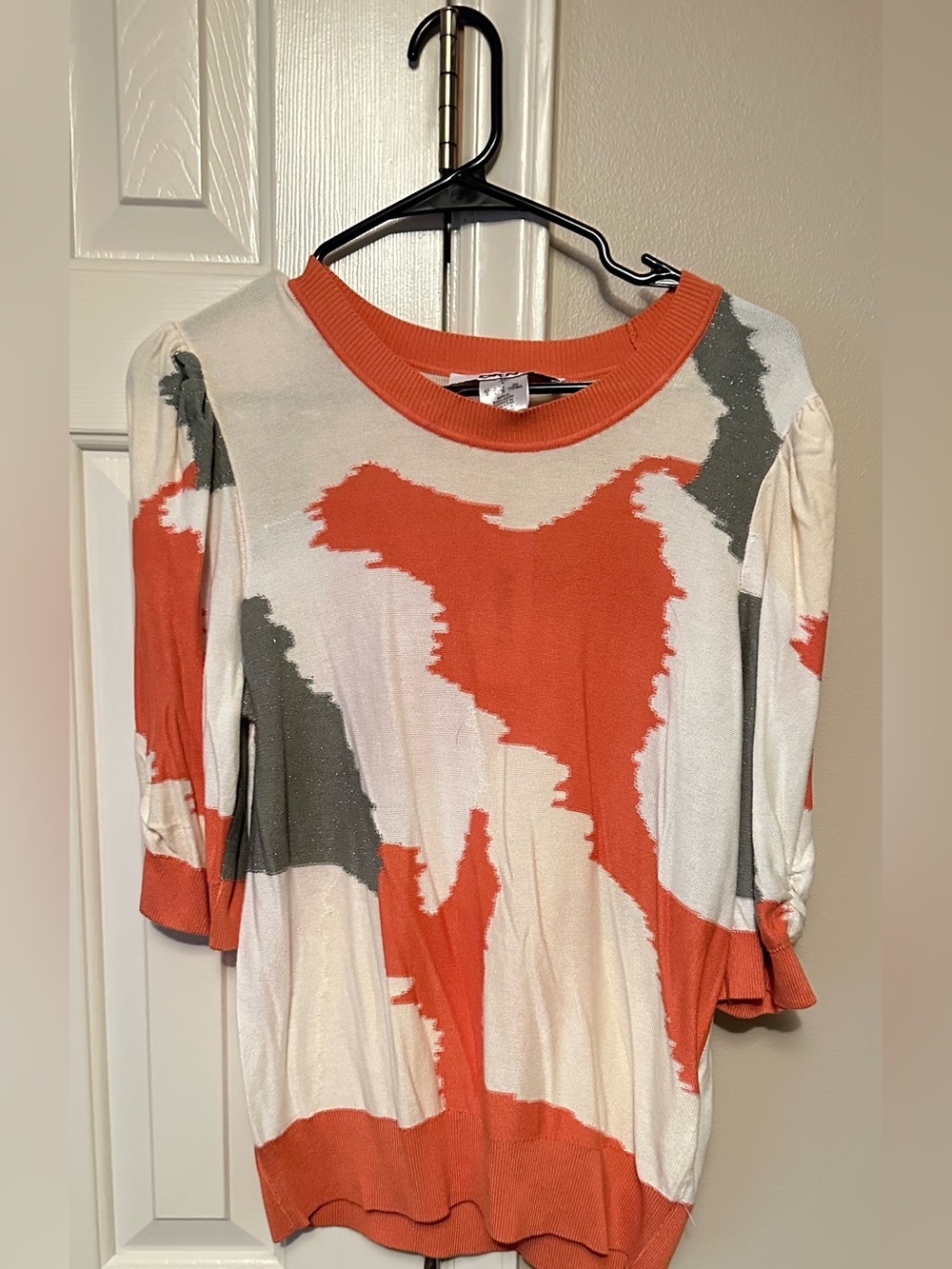 DKNY Cream, Orange & Gray Patterned Short Sleeve Knit Top